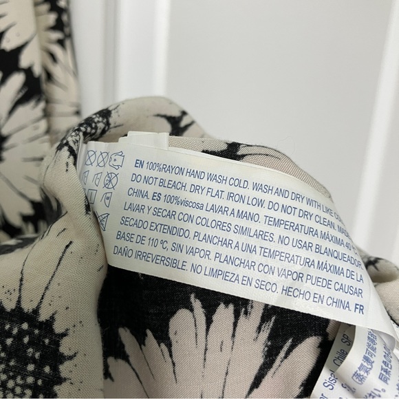 ** DONATED ** Forever 21 Black & Tan Floral Button Front Jumper Dress - Picture 4 of 6